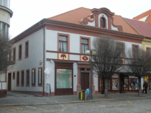 Hlav�v d�m po